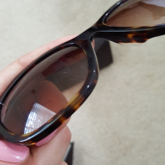 Burberry sunglasses - Picture 3 of 4